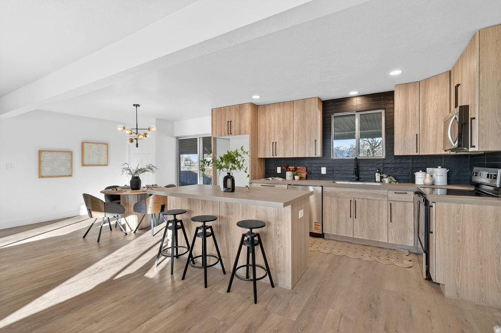 6869 S LARABROOK WAY West Jordan, UT 84084