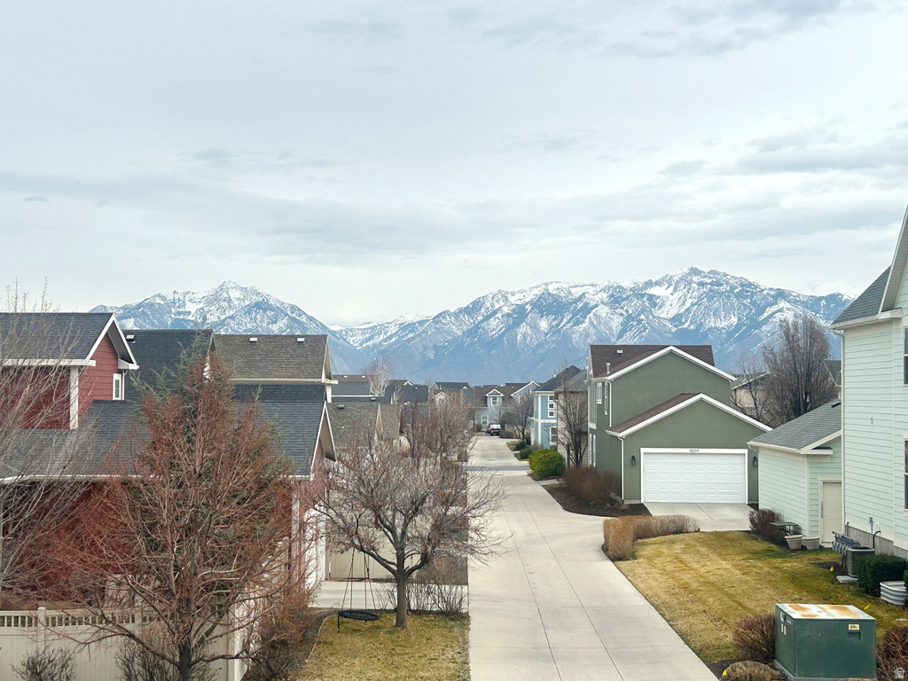 10692 S TOPVIEW RD South Jordan, UT 84009