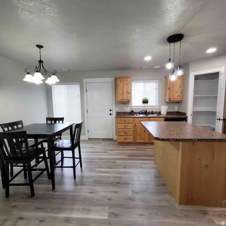 484 N COTTONWOOD CIR Roosevelt, UT 84066