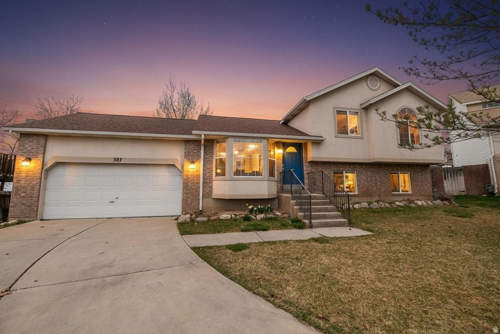 587 E EASTPOINTE CIR North Salt Lake, UT 84054