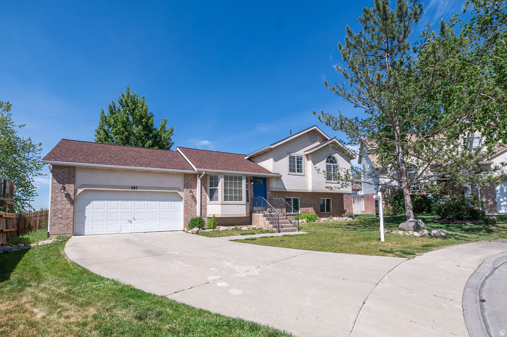587 E EASTPOINTE N CIR photo 3