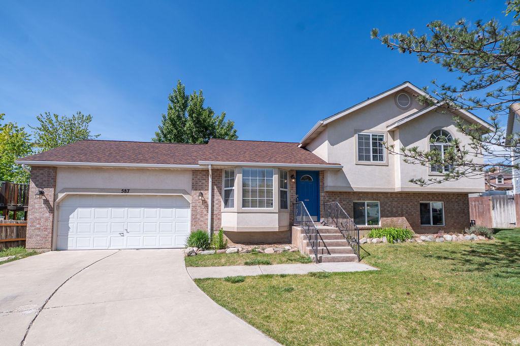 587 E EASTPOINTE N CIR photo 4
