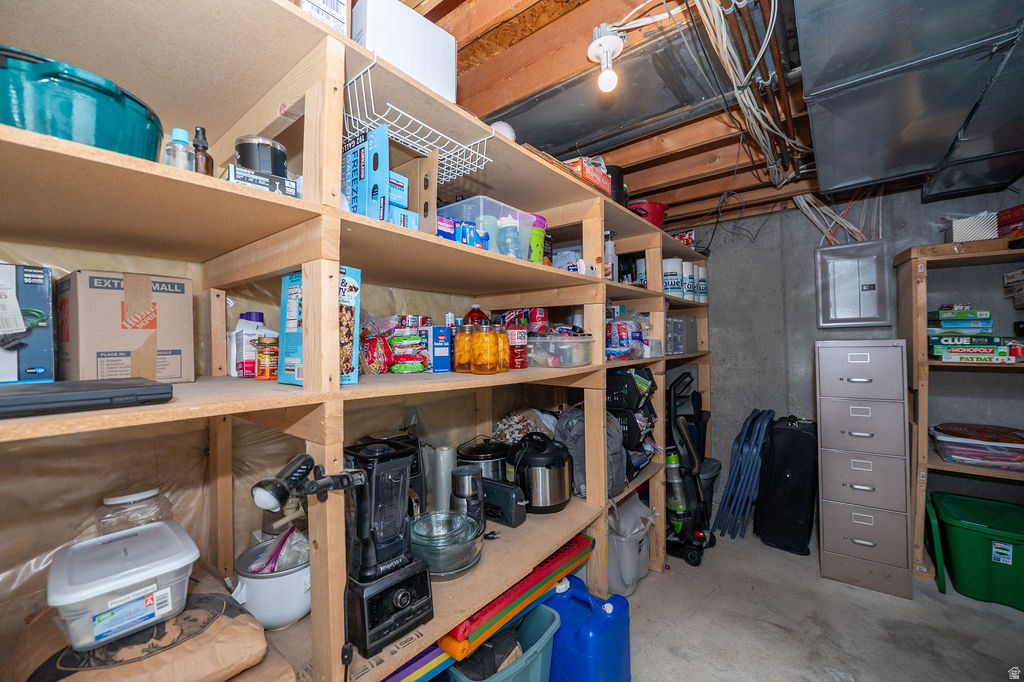 587 E EASTPOINTE CIR North Salt Lake, UT 84054