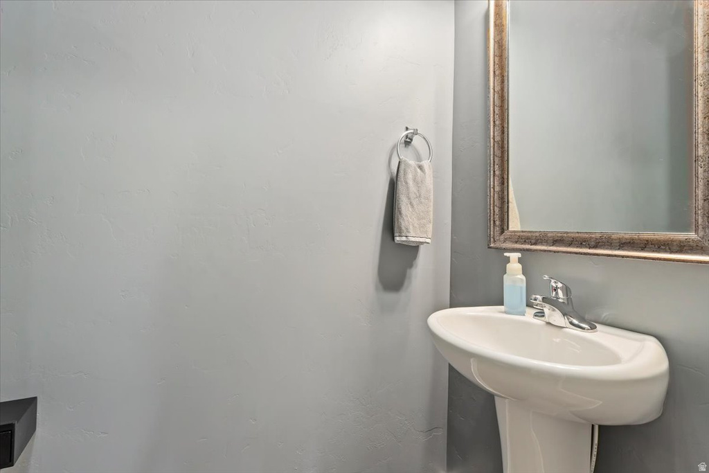 5778 N PARKVIEW DR Stansbury Park, UT 84074