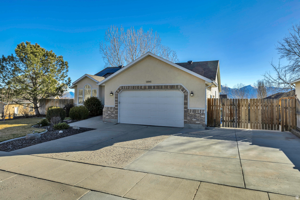 13941 S HOYT PEAK CIR Riverton, UT 84096