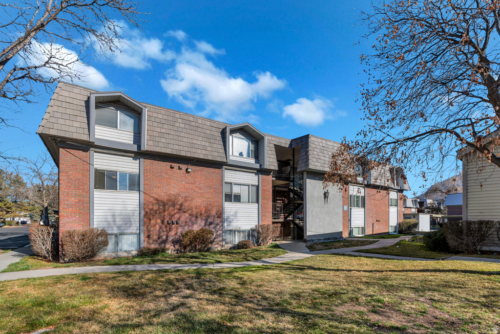 1676 N HICKORY LN Provo, UT 84604