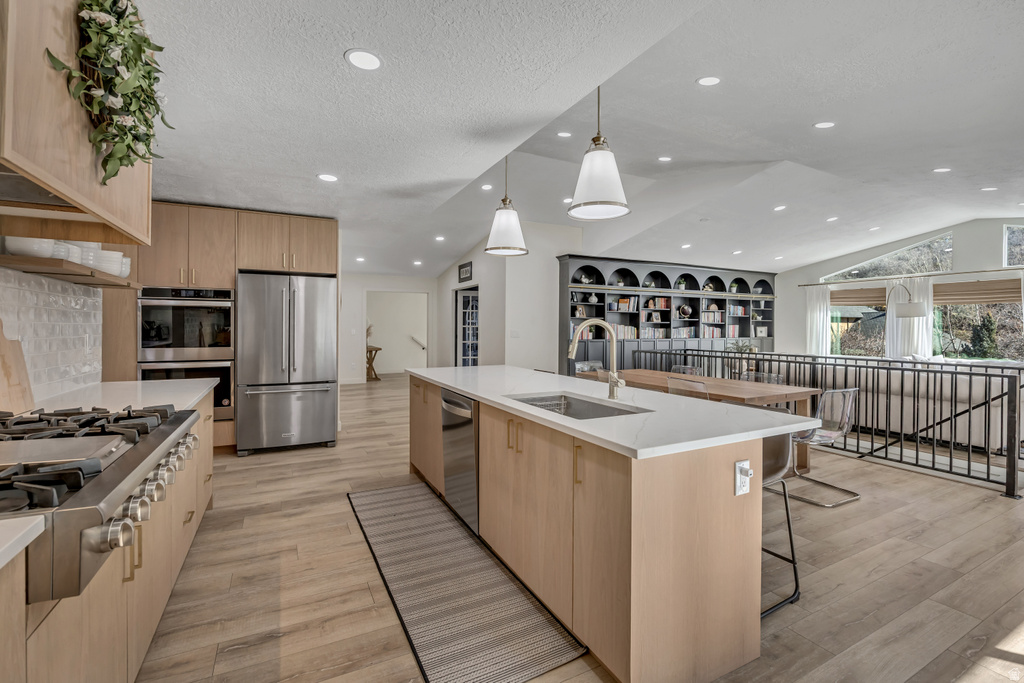 10870 S LOSTWOOD DR Sandy, UT 84092