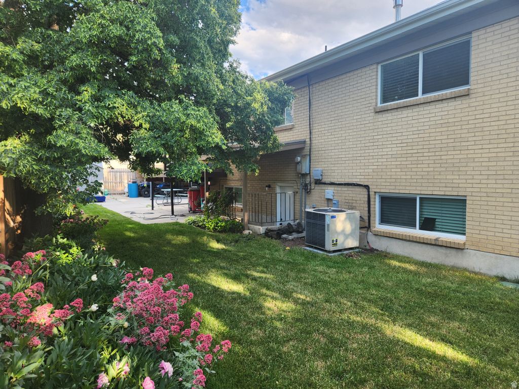 2329 E WOODCHUCK CIR Sandy, UT 84093