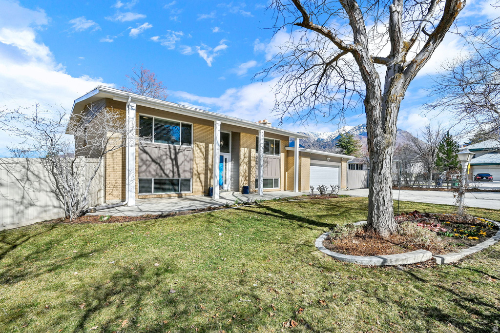 2329 E WOODCHUCK CIR Sandy, UT 84093