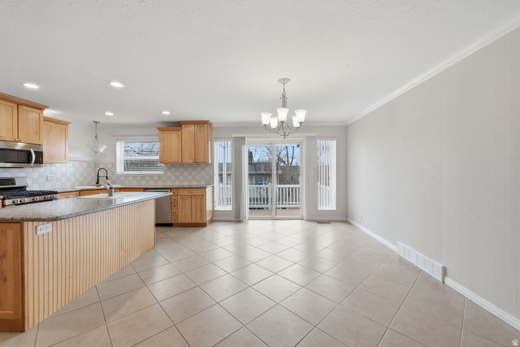 563 N 220 E Centerville, UT 84014