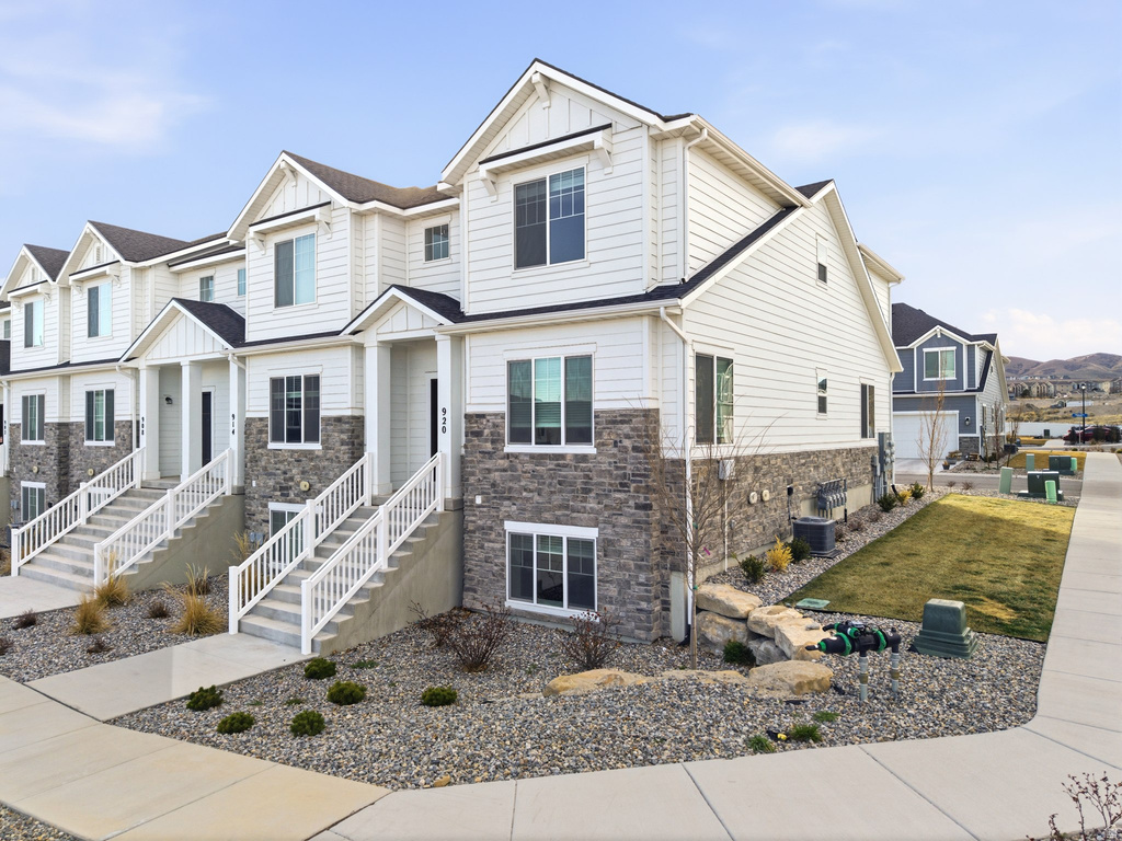 920 N HILLCREST LN Lehi, UT 84048
