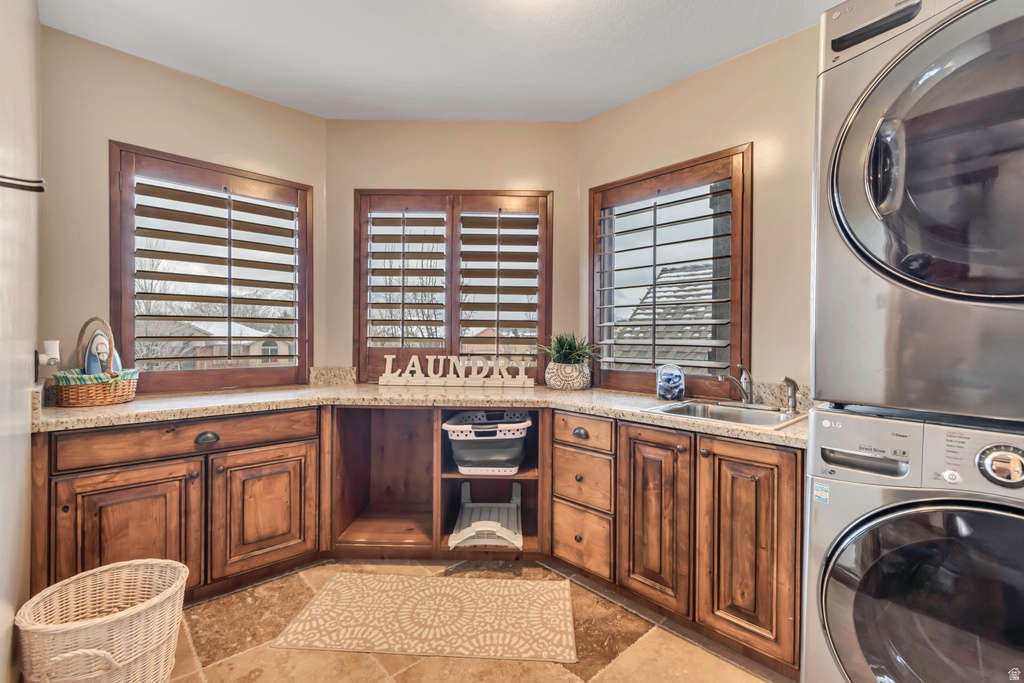 6455 S RAYMOND DR South Weber, UT 84405