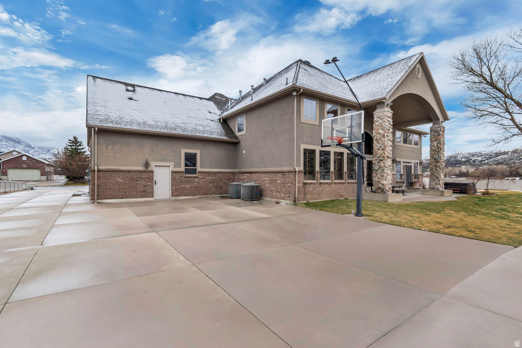 6455 S RAYMOND DR South Weber, UT 84405