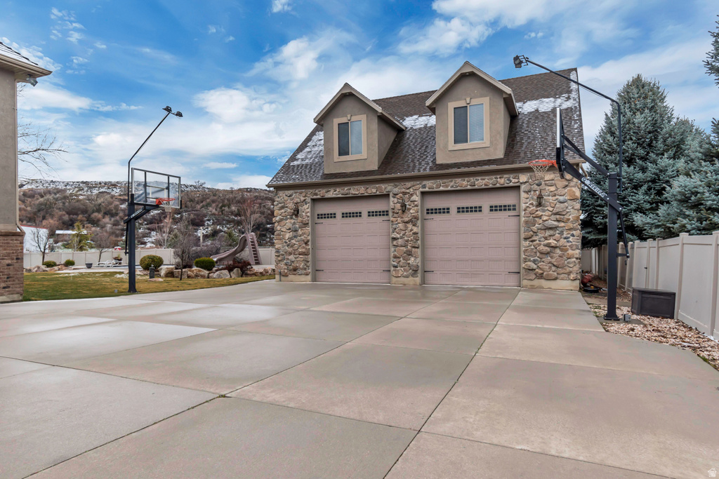 6455 S RAYMOND DR South Weber, UT 84405