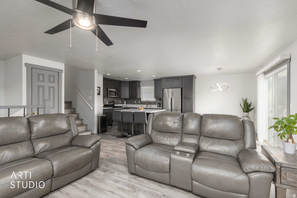 949 S 225 E Layton, UT 84041