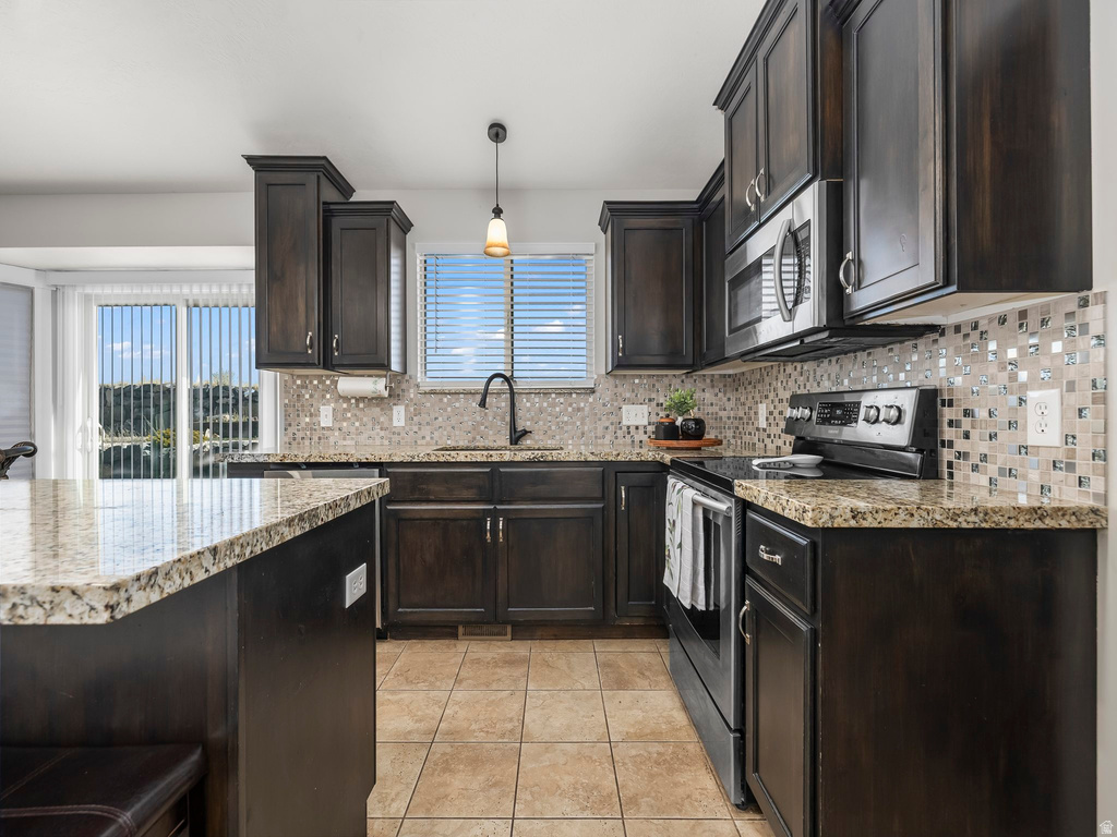 4001 E EAGLE TOP CT Eagle Mountain, UT 84005