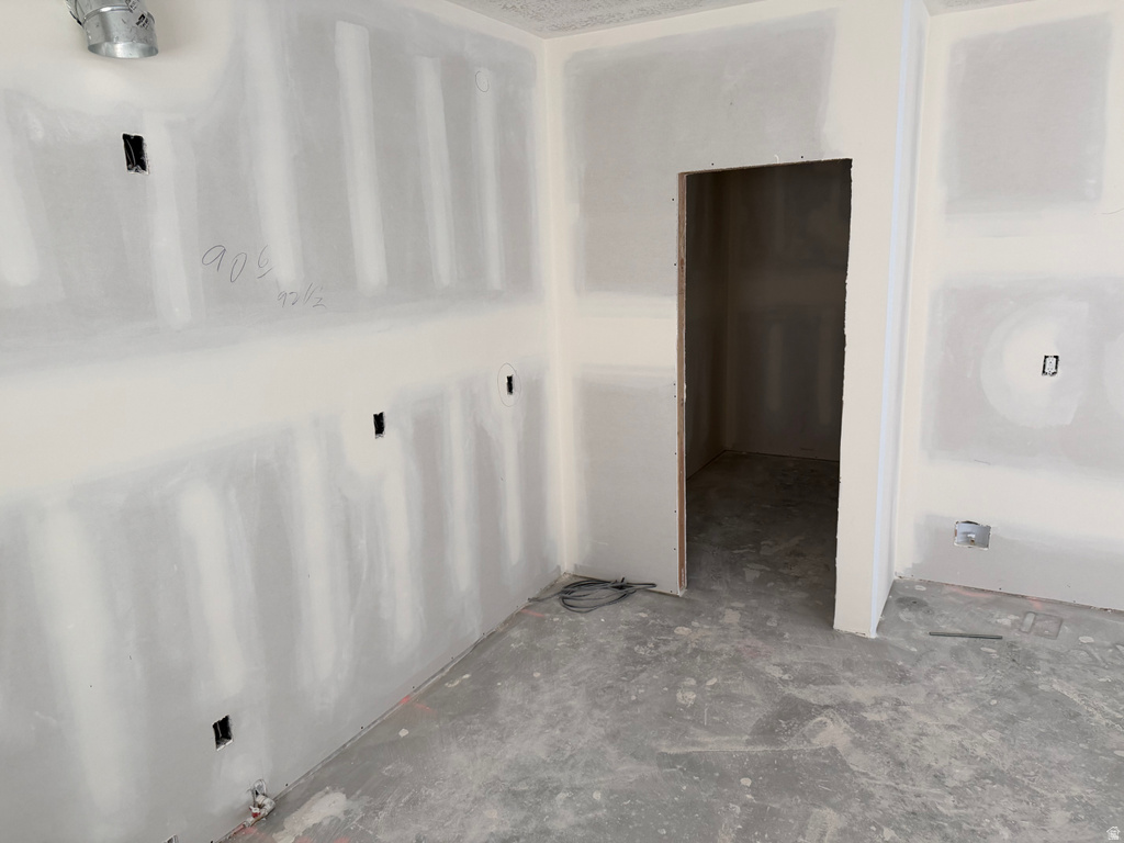 3040 N MOUNTAIN RD #216 North Ogden, UT 84414