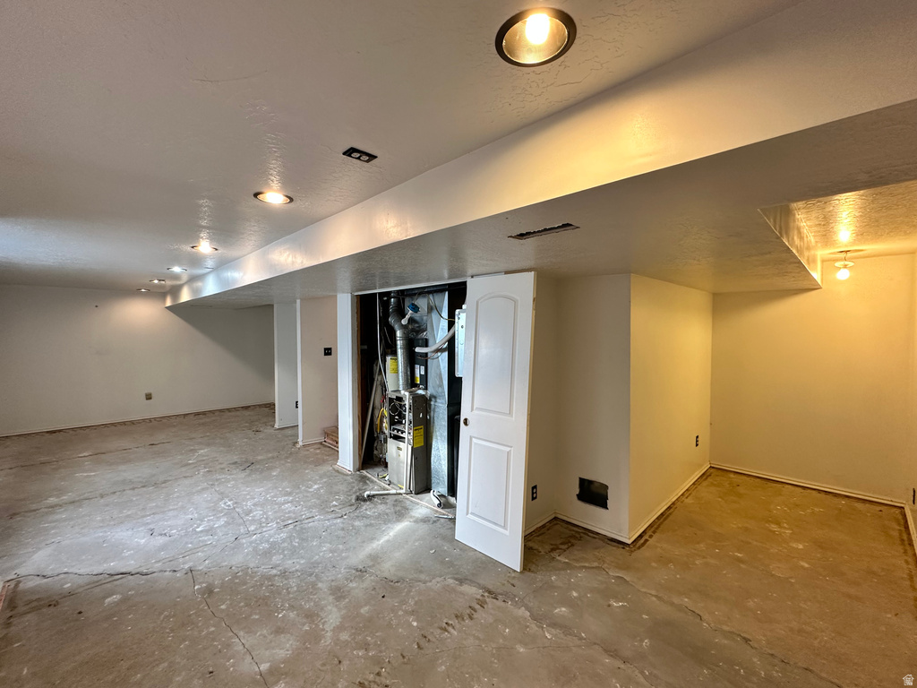 2003 W APPLE FARMS RD West Valley City, UT 84119