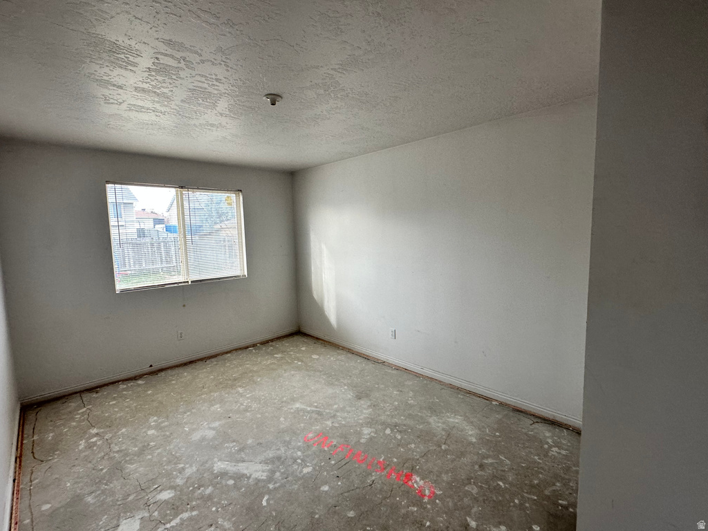 2003 W APPLE FARMS RD West Valley City, UT 84119