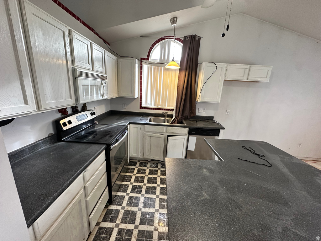 2003 W APPLE FARMS RD West Valley City, UT 84119