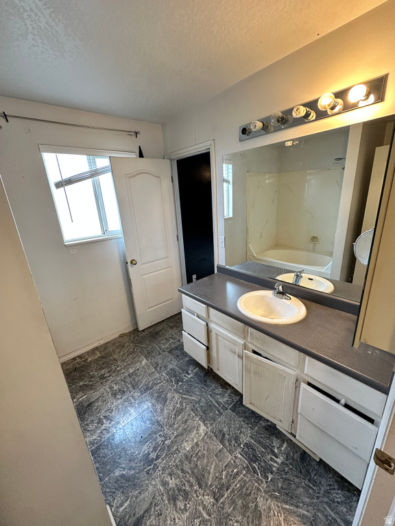 2003 W APPLE FARMS RD West Valley City, UT 84119