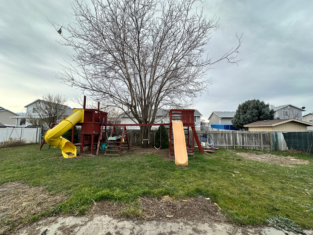 2003 W APPLE FARMS RD West Valley City, UT 84119