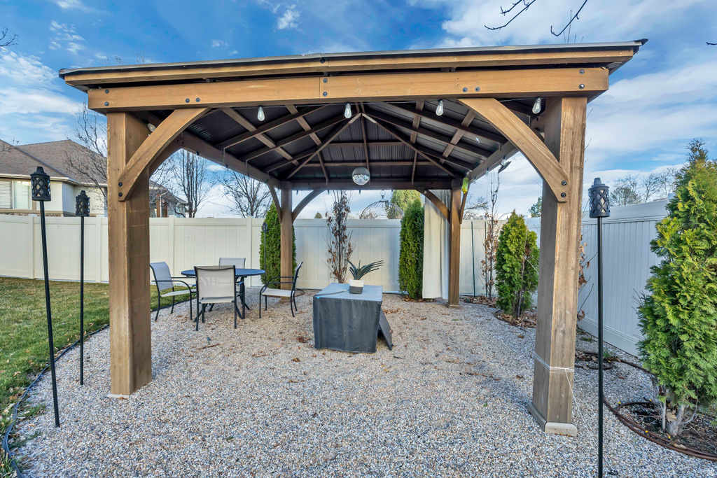 1091 W 2175 S Syracuse, UT 84075