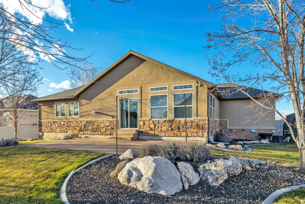 1091 W 2175 S Syracuse, UT 84075
