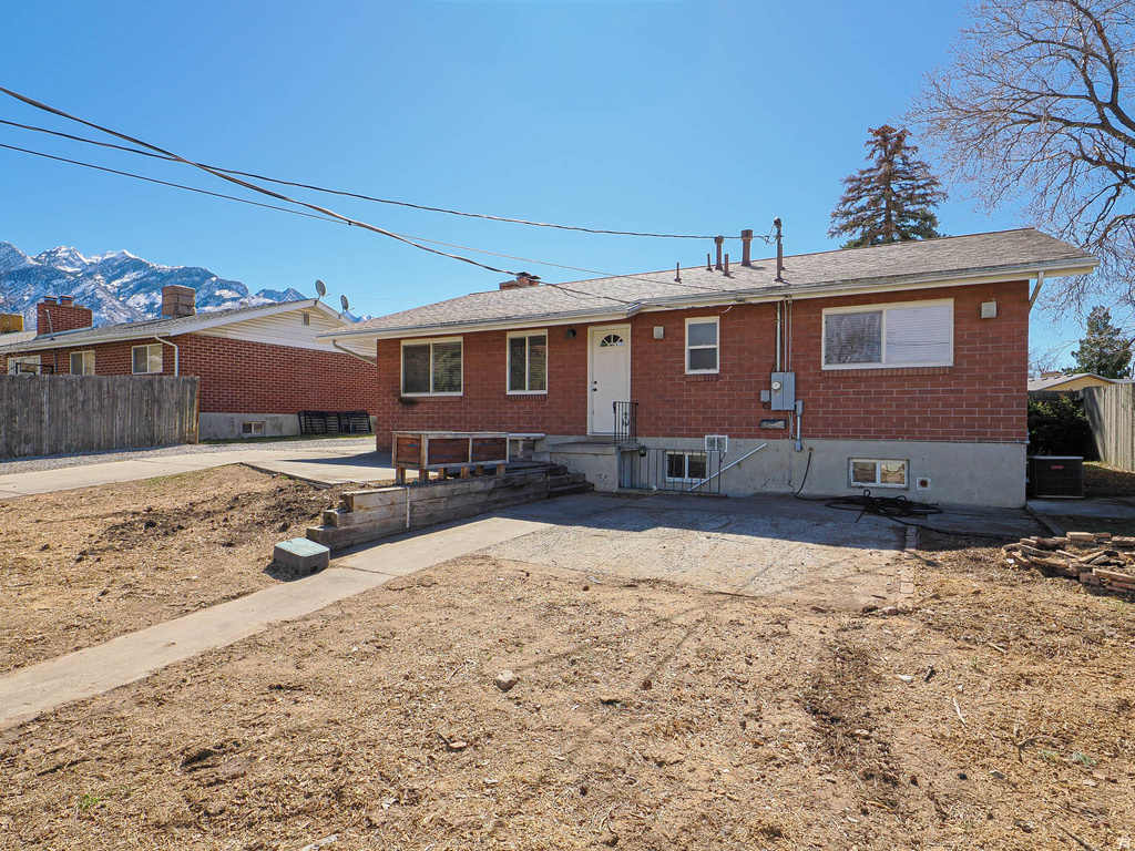 2425 E 6660 S Cottonwood Heights, UT 84121