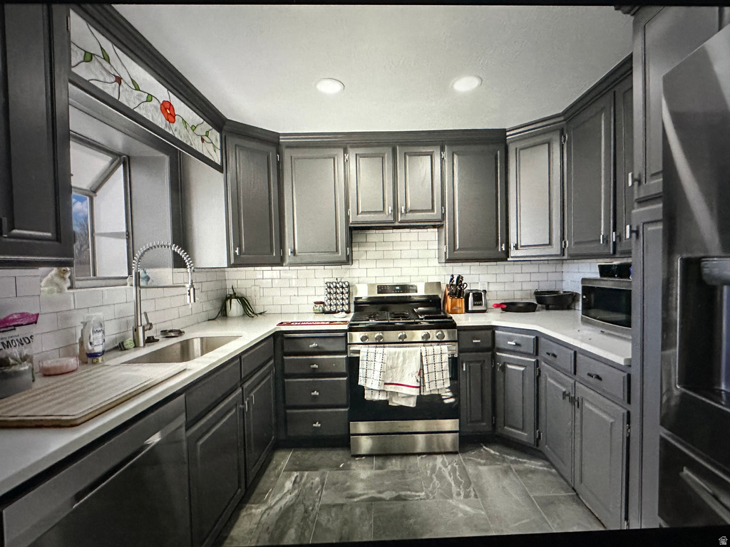 1901 W KIRKHAM WAY Taylorsville, UT 84129