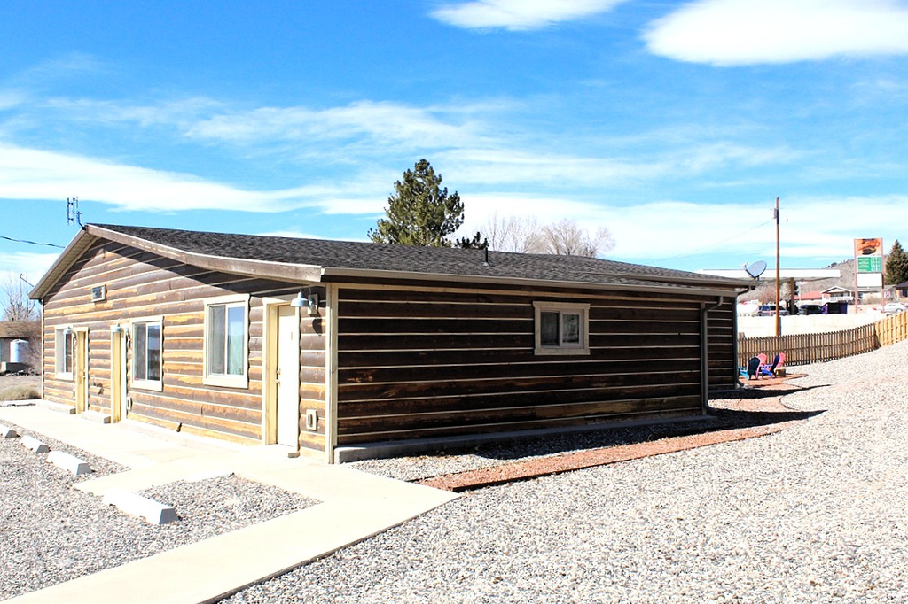 209 E 100 S Bicknell, UT 84715