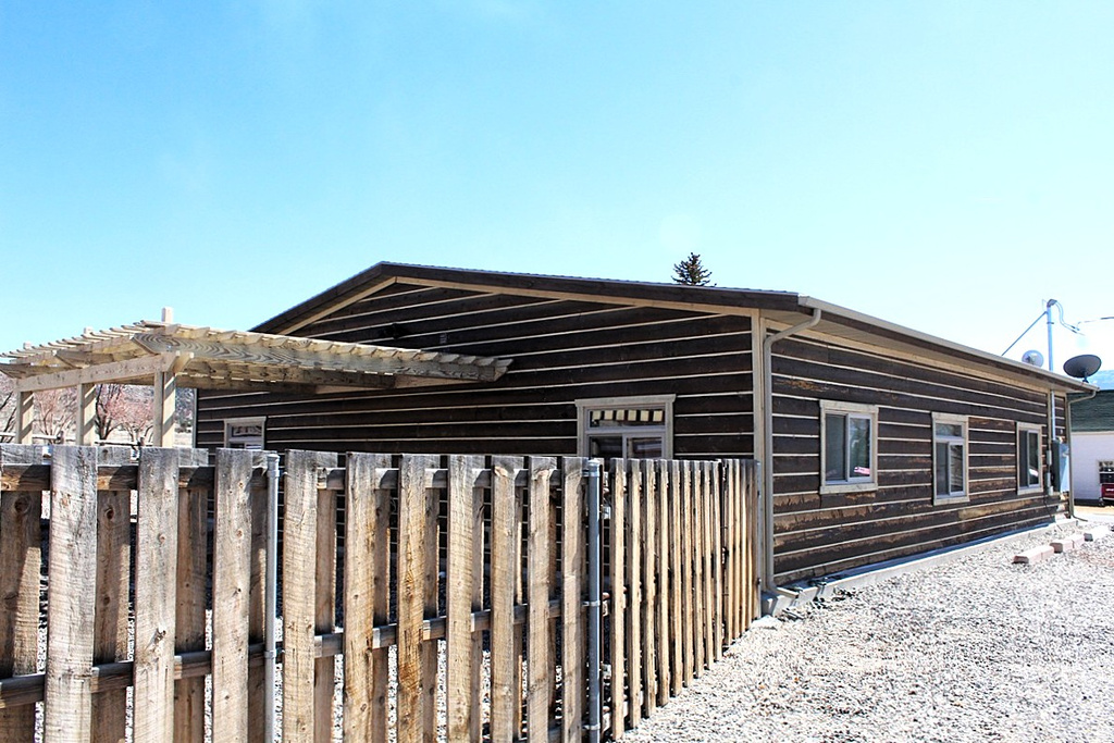 209 E 100 S Bicknell, UT 84715