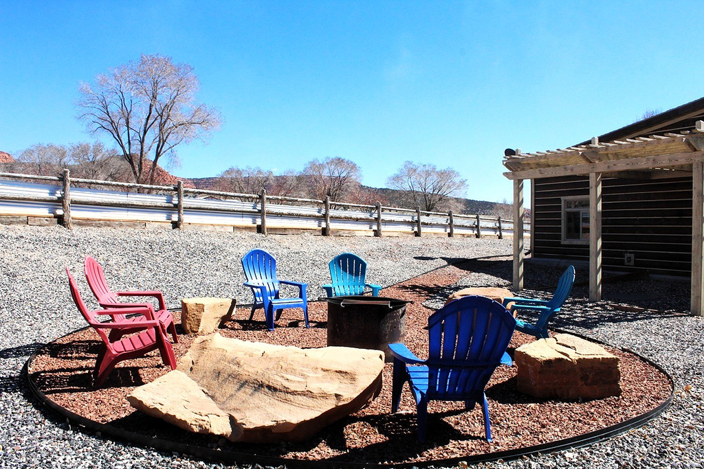 209 E 100 S Bicknell, UT 84715