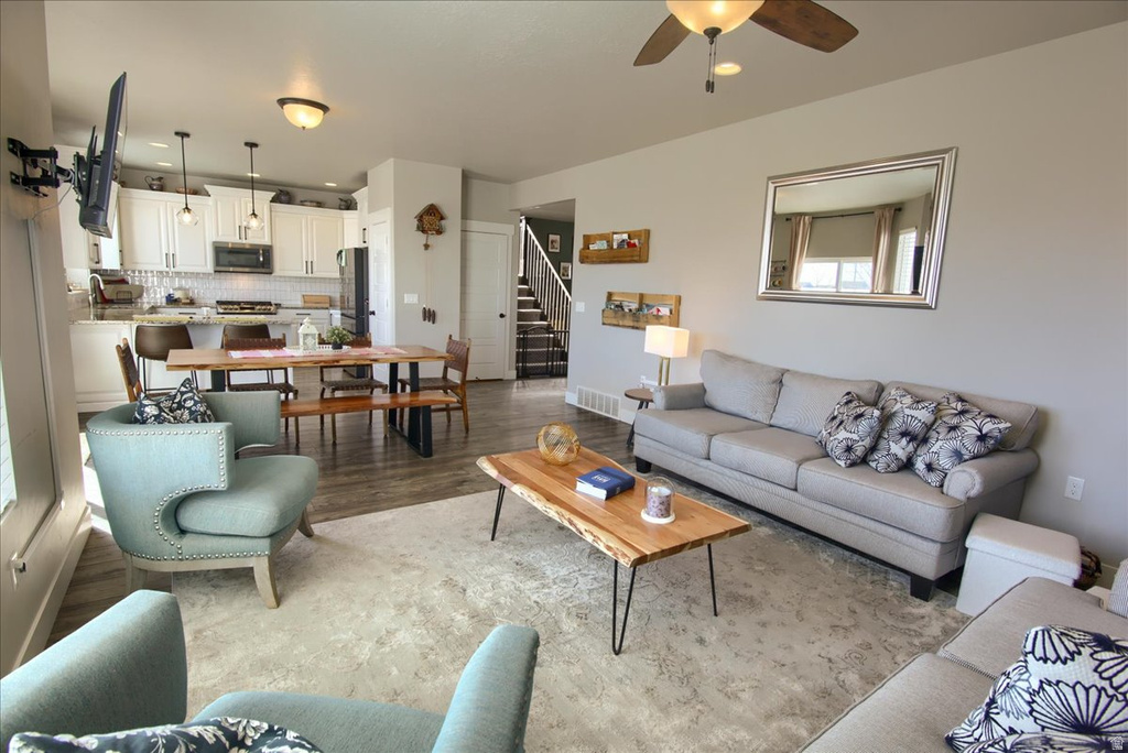 263 S SUNBURST DR Layton, UT 84041