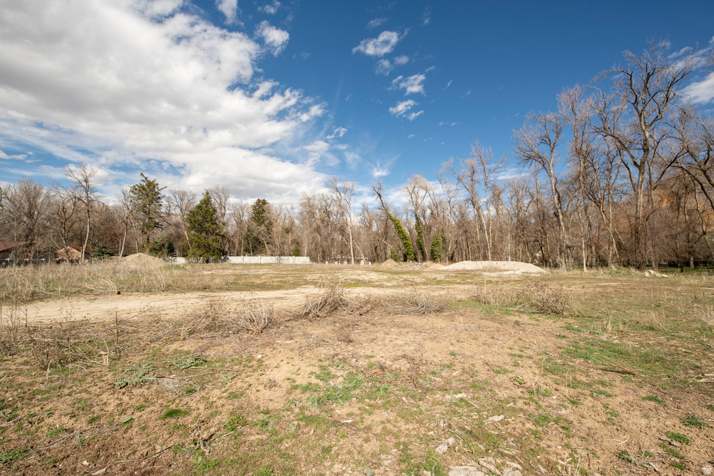 2323 E WALKER LN Holladay, UT 84117