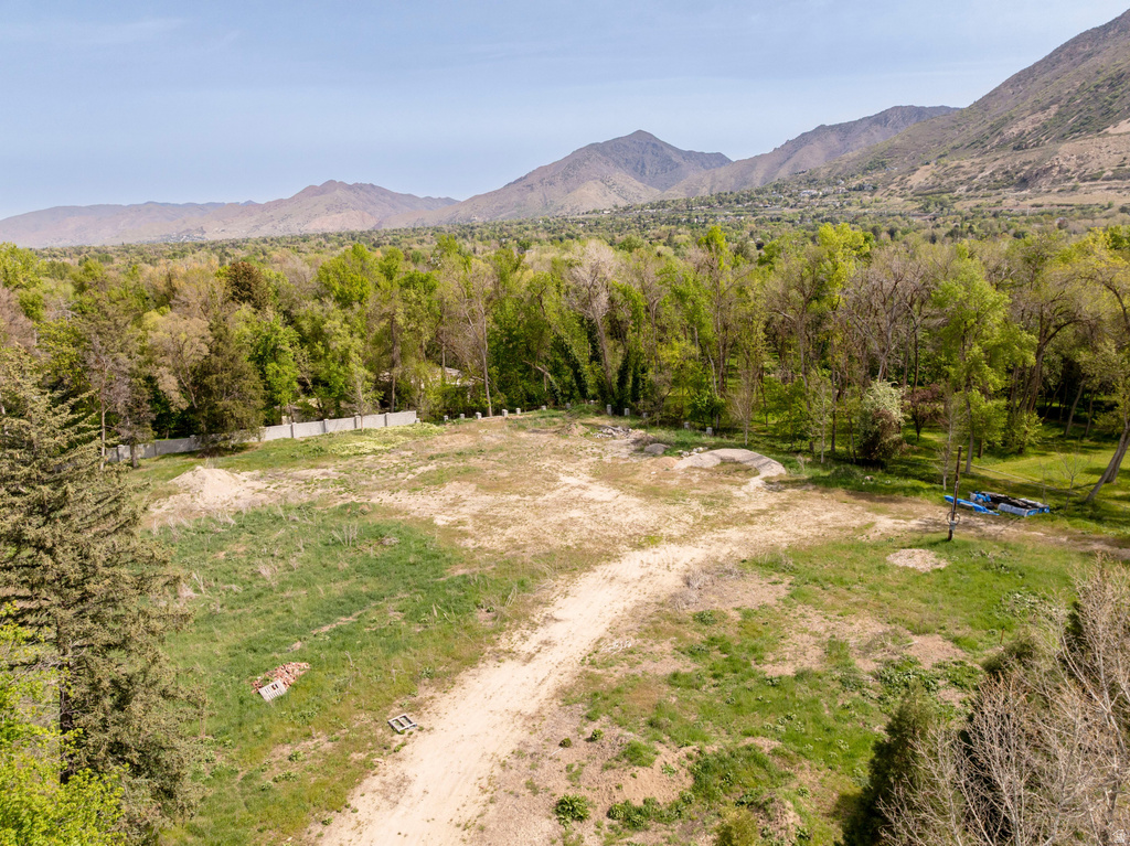 2323 E WALKER LN Holladay, UT 84117