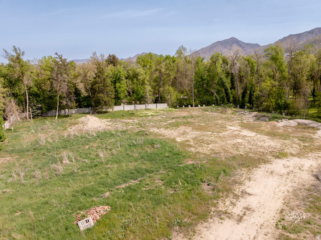 2323 E WALKER LN Holladay, UT 84117