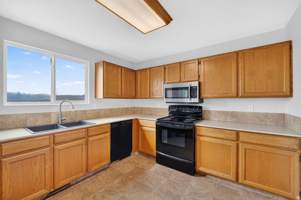 9976 S TAMARA ST Sandy, UT 84094