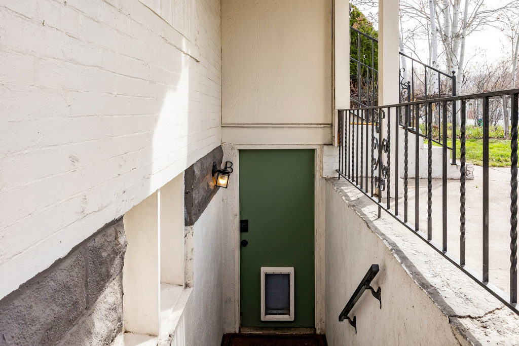 1244 W INDIANA AVE Salt Lake City, UT 84104