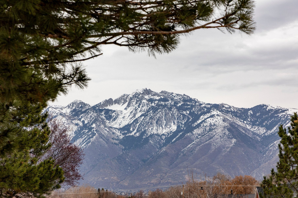 1420 W JORDAN HILLS DR South Jordan, UT 84095