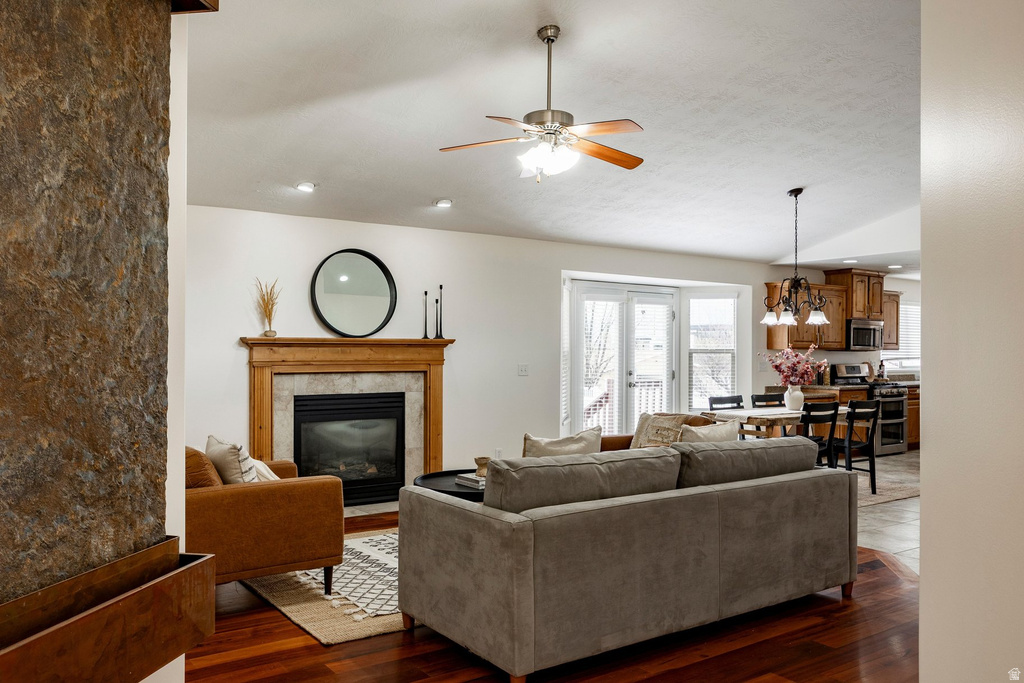 1420 W JORDAN HILLS DR South Jordan, UT 84095