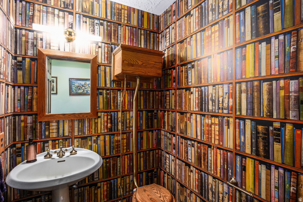 1908 E BAYWOOD DR Salt Lake City, UT 84117