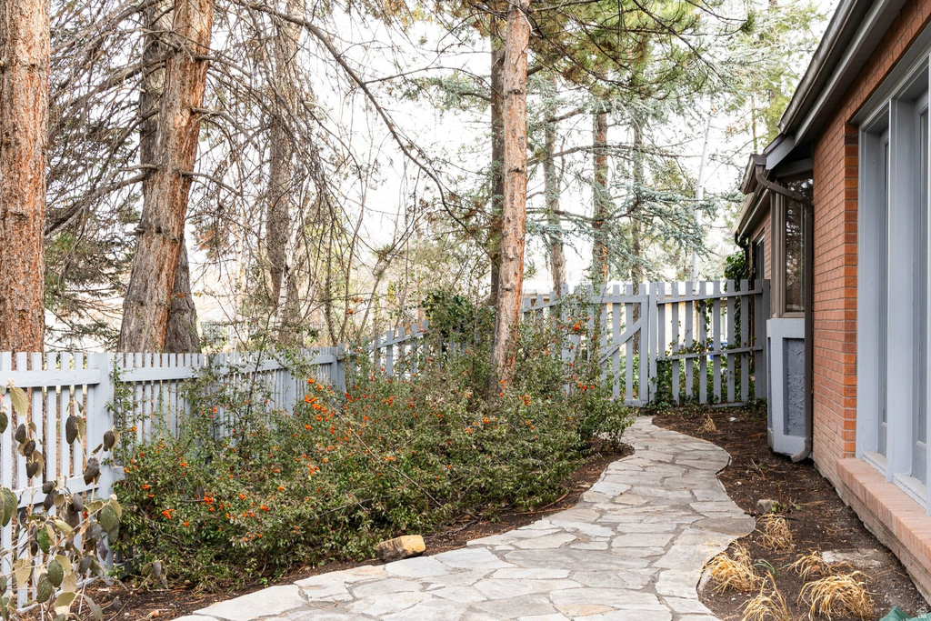 1908 E BAYWOOD DR Salt Lake City, UT 84117