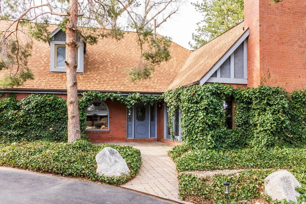 1908 E BAYWOOD DR Salt Lake City, UT 84117