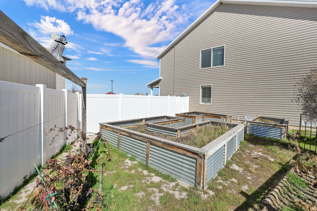 892 N FLINT CIR Tooele, UT 84074