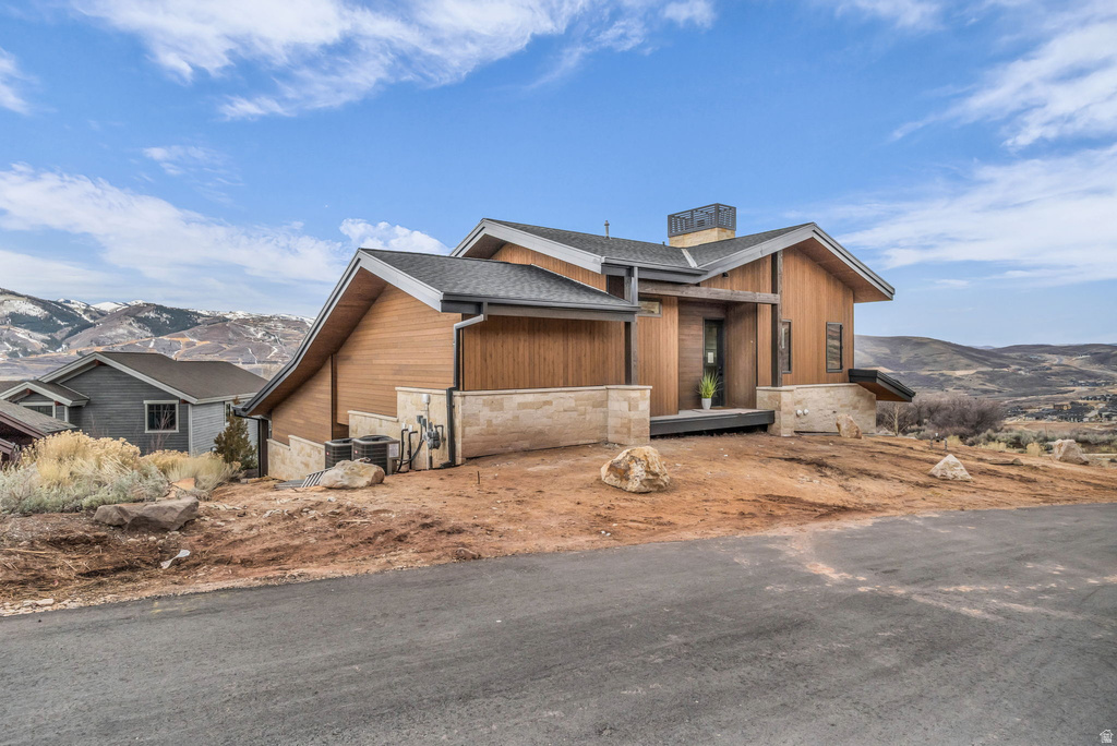 10740 N HIDEOUT TRL Hideout, UT 84036