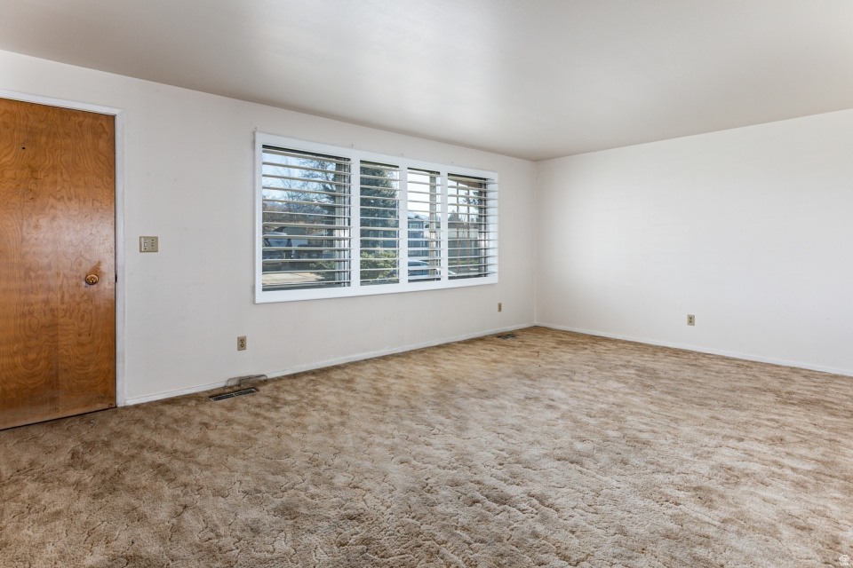 2001 N 400 W Sunset, UT 84015