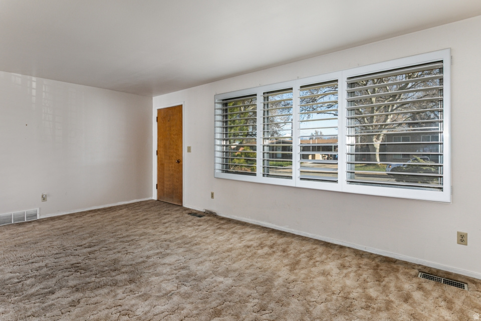 2001 N 400 W Sunset, UT 84015