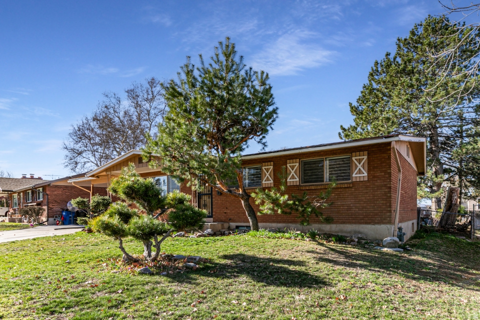 2001 N 400 W Sunset, UT 84015