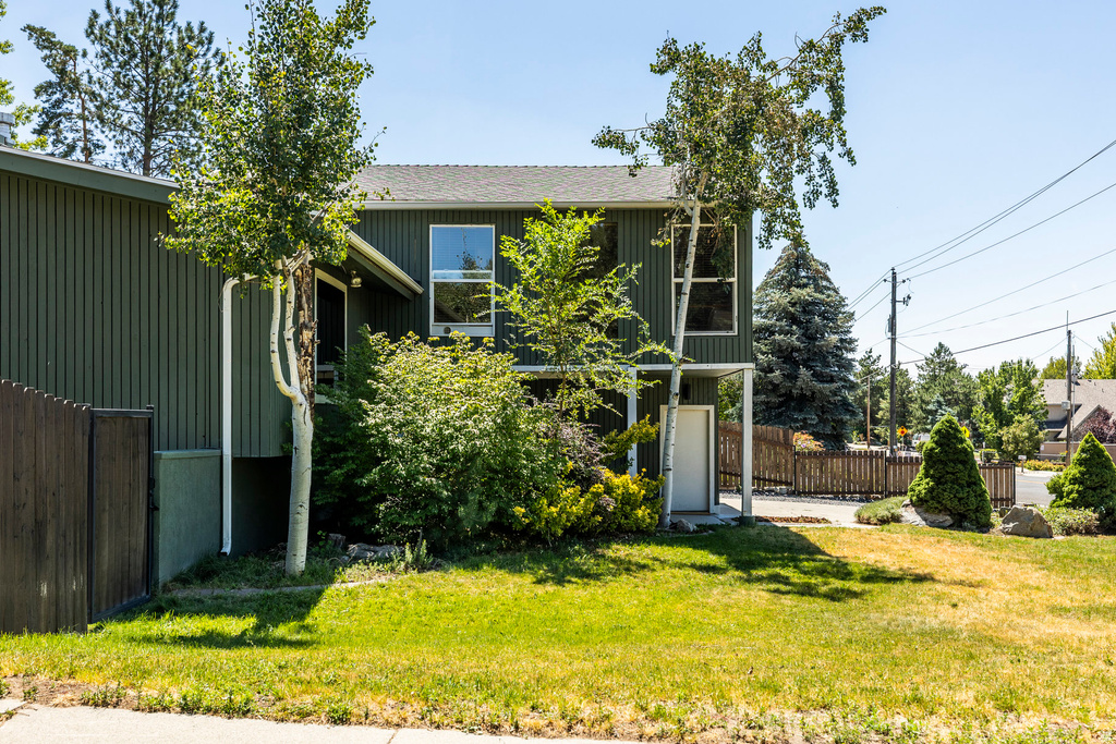 7717 S 3500 E Cottonwood Heights, UT 84121